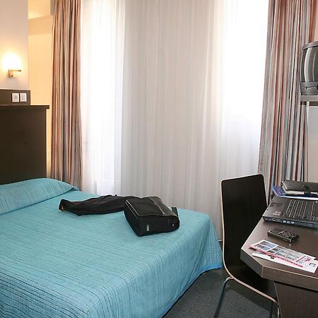 Hotel Amarys Simart Париж Стая снимка